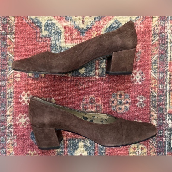 Talbots Vintage Women’s Brown Suede Block Heel Size 5 - Picture 1 of 5